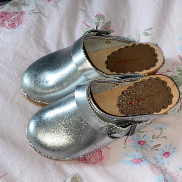 Hanna Andersson Other - Hanna Andersson silver clogs
